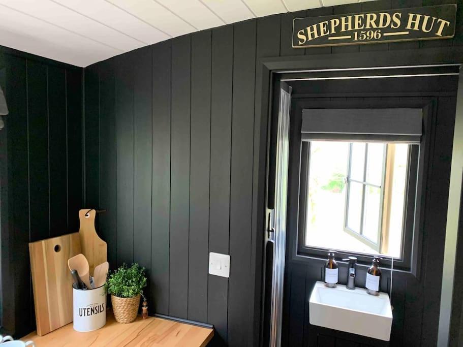 Cornwall Woodland Shepherd'S Hut - Dennis Hut Bodmin Eksteriør bilde